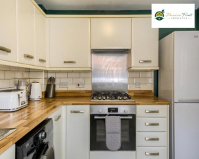 LOW Price this winter 3 Bedroom House in Coventry - Sleeps 5 - With Free Unlimited Wi-fi, Driveway & Garden By Passionfruit Properties- 26WWC